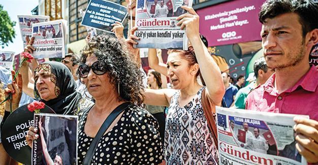 Police raid houses of Özgür Gündem writers, detains journalists in Istanbul