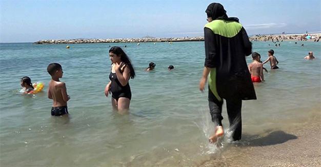 Police in Cannes stop Muslim women wearing banned burkinis