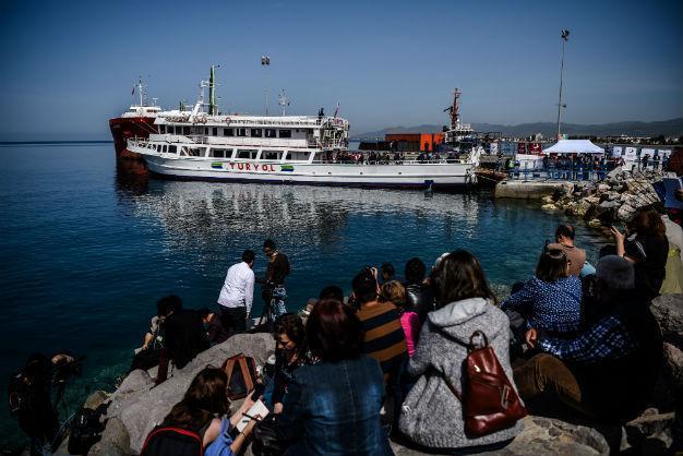 Most Turks consider EU migrant deal negative