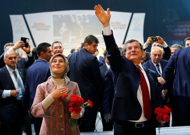 Davutoğlu bids farewell, urges AKP on political corruption