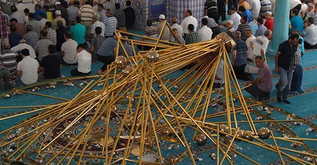 Lamp falls on congregation in mosque in central Turkey, injures 11