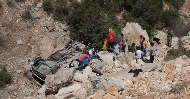 Bus crash kills eight Syrians in Turkey’s south