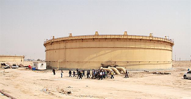 Iraq plans to sell oil through Iran if talks with Kurds fail