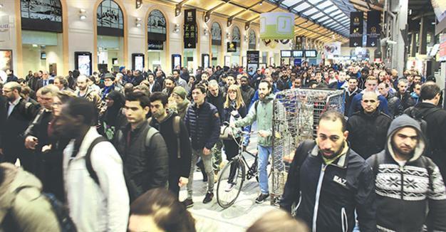 Trains grind to a halt as strikes grip France