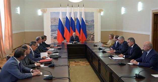 Russia rehearses swiftly moving military hardware to Crimea