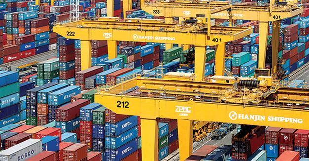 Half of giant Hanjin container fleet denied port access after firm’s collapse