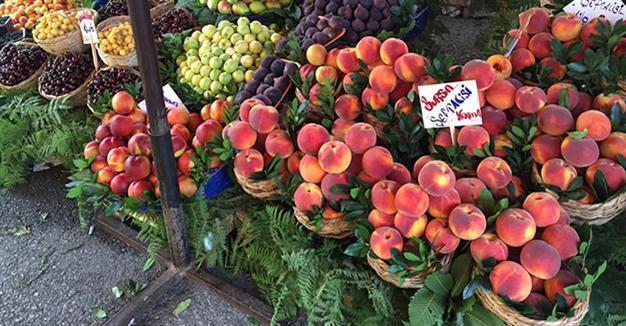 Turkey’s inflation eases in August on decreases in food, clothing prices