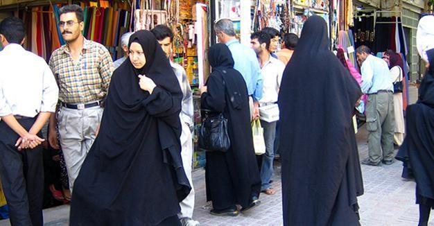 Iran shuts 800 shops for selling unconventional coats