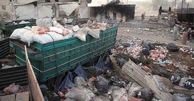 UN suspends Syrian aid after air strike on convoy