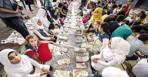 Migrants to receive EU funds via Turkeys Red Crescent