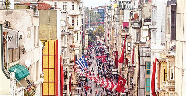 Hotel occupancy rates in Istanbul plunge under 40 pct while Antalya sustained by local tourists: Association