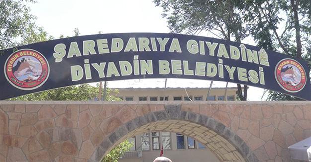 Interior minister orders reinstating of Kurdish name plate in trustee-appointed municipality
