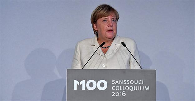 Merkel criticizes Turkey over press freedom