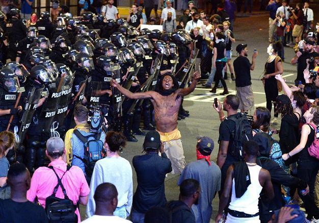State of emergency called to quell Charlotte unrest over police shooting of African-American man