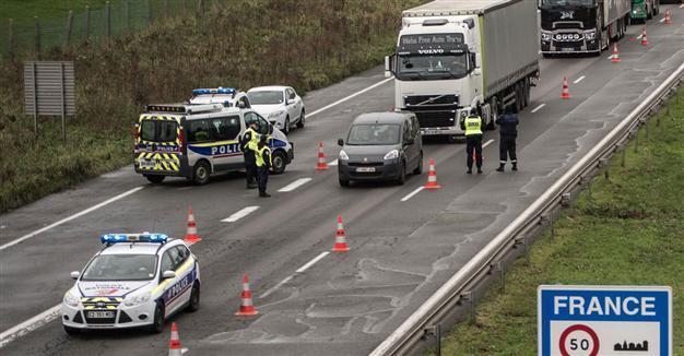 Belgian police helped migrants cross French border, say officials
