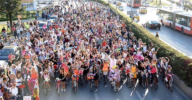 Turkey’s female bikers demonstrate with powder and paint - and shorts