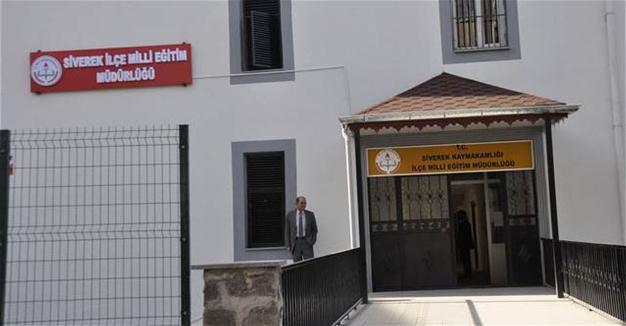 Teacher struggles to teach 140 students in school in Turkey’s southeast