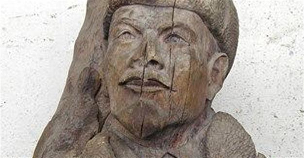 Wooden bust of Lenin dumped ashore off Turkey to feature in film