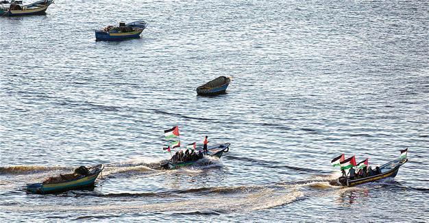 Israel intercepts boat seeking to break Gaza blockade
