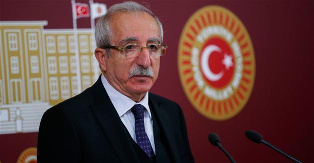 AKP deputy calls for trial without arrest for jailed writers
