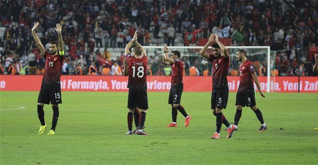 Turkey seeks fist group win against Iceland