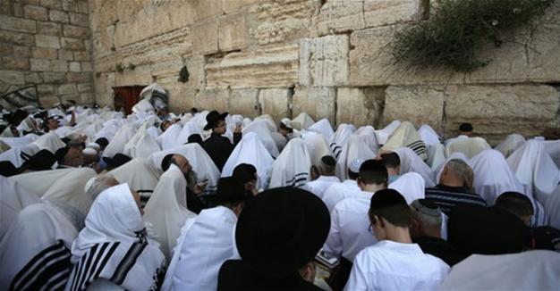 Israel shuts West Bank, Gaza for Jewish holiday