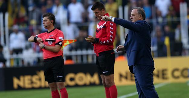 Sputtering Fenerbahçe fumbles again amid rumors of coach Advocaat’s exit