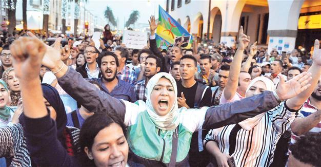 Thousands mourn Morocco fishmonger crushed in rubbish truck