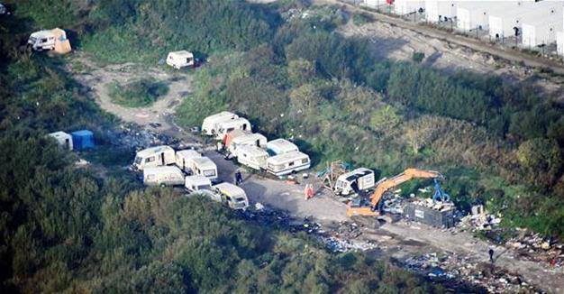 France clears Calais camp as concern mounts in Paris