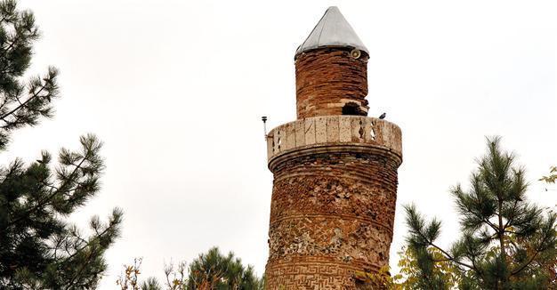 Turkey’s leaning minaret rivals Tower of Pisa