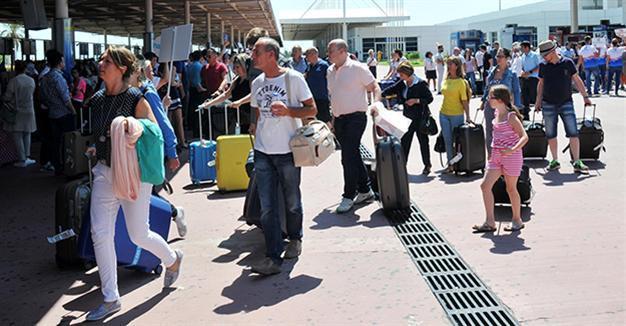 First Russian tourist flight since crisis lands in Turkish resort