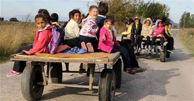 Students in Adana forced to go to school using horse due to minibus no-show
