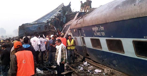 At least 100 killed as Indian train derails
