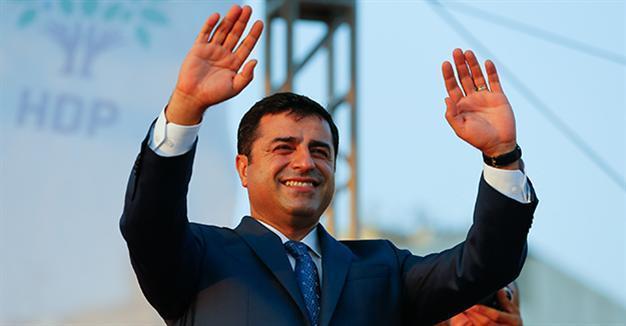 Court receives petition to withdraw Erdoğan insult cases, HDP left out