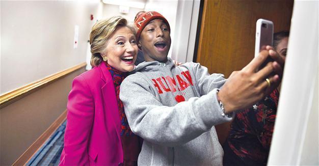 Race narrowing as Clinton, Trump push into final weekend