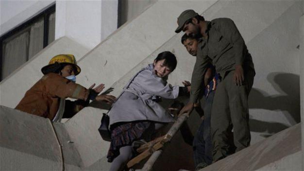 Eleven killed at Karachis Regent Plaza due to fire