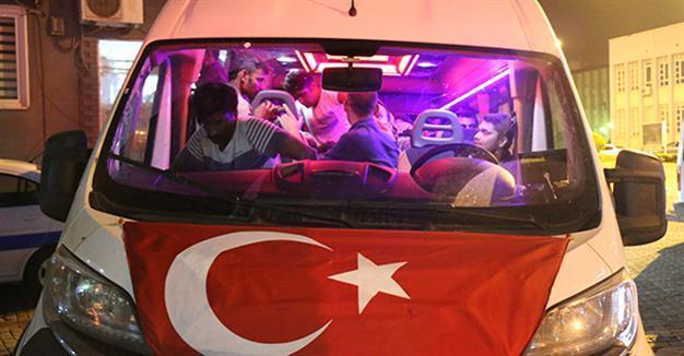 25 Pakistani illegal immigrants caught inside flag-draped minibus in Turkey’s west