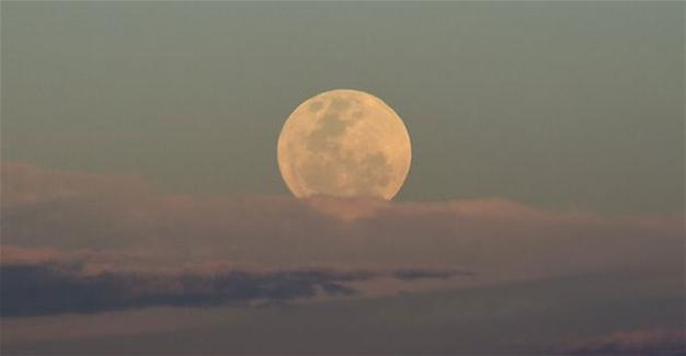 Skywatchers prepare for ‘supermoon’