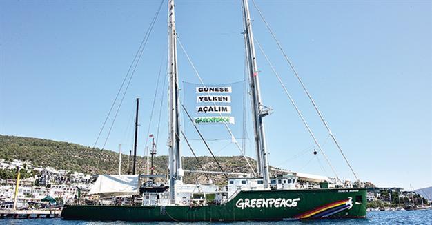 Greenpeace campaigns for solar panels on Turkish roofs