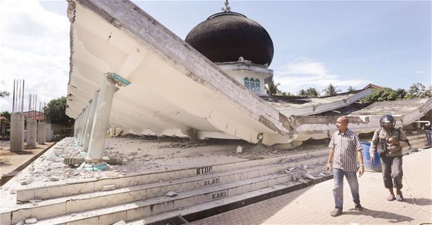 97 dead, scores injured in Indonesian quake