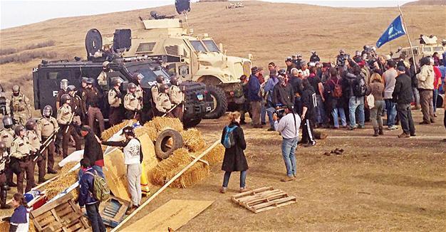 Mass arrest as North Dakota police, pipeline protesters clash