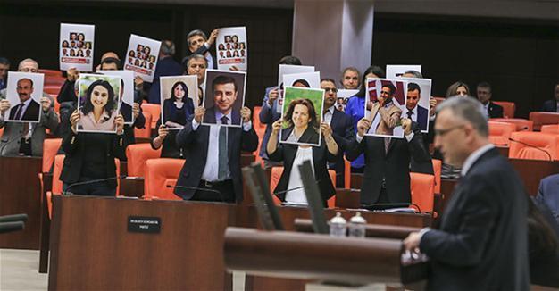 Even if only one HDP MP remains in parliament, do not leave: Imprisoned HDP co-chair Demirtaş