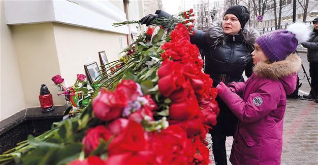 Parts of crashed Russian plane found in Black Sea