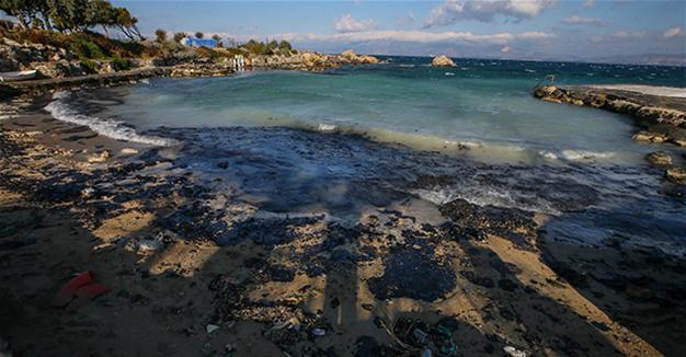 Cleaning of fuel leakage to last two months in Turkey’s Çeşme