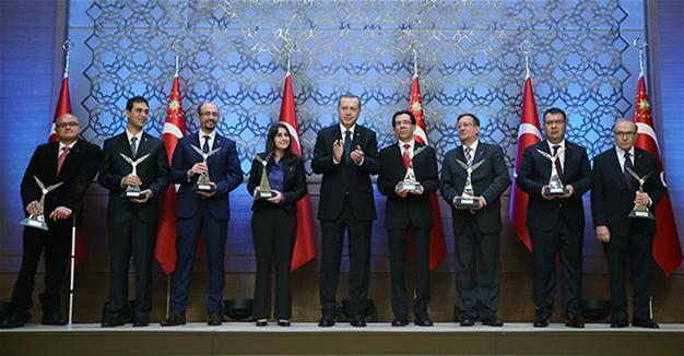 Erdoğan gives 2016 Science Awards