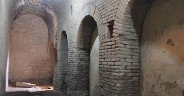 Glass furnace unearthed in Metropolis