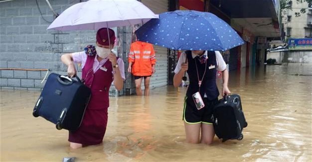 Massive typhoon hits eastern China, Taiwan, killing 5