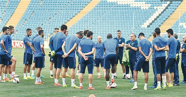 Eyes on Dutchmen as Fenerbahçe hosts Feyenoord