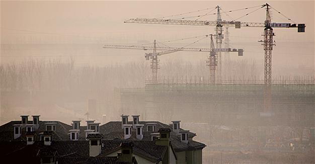 Smog in northern China shuts roads, causes canceled flights