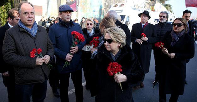 Turkey Democracy Platform pays respect to victims of Istanbul nightclub attack